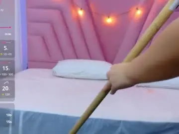 Hornybarelylegalgirl  live sex cam