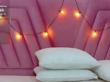Hornybarelylegalgirl  live sex cam