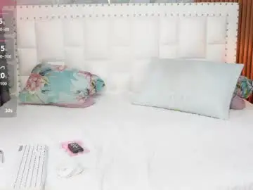 Hornybarelylegalgirl  live sex cam