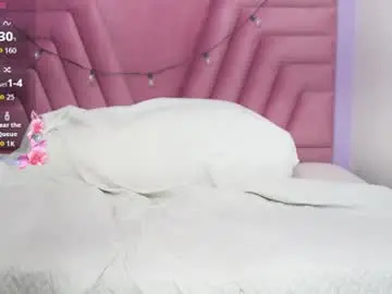 Hornybarelylegalgirl  live sex cam