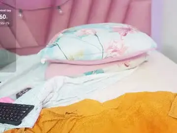 Hornybarelylegalgirl  live sex cam