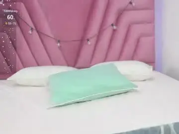 Hornybarelylegalgirl  live sex cam