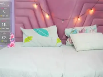 Hornybarelylegalgirl  live sex cam
