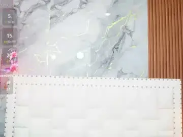 Hornybarelylegalgirl  live sex cam