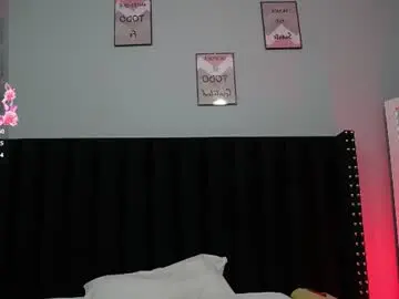 Hornybarelylegalgirl  live sex cam