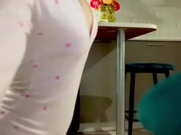 Mileyy_cutee  live sex cam