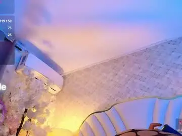 Yazminjenner  live sex cam