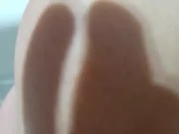 Goldwine29  live sex cam