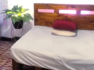 Yeseniaa25_  live sex cam