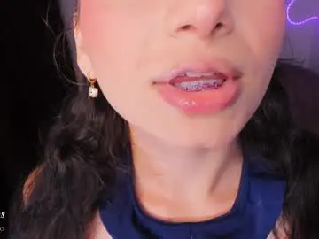 Honeymoontea  live sex cam