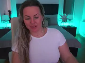 Kiracandys  live sex cam