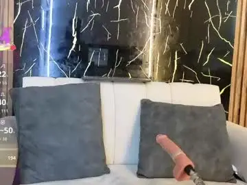 Sara_curvy23_pm  live sex cam