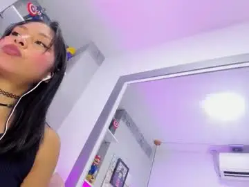 Wildkiitty  live sex cam