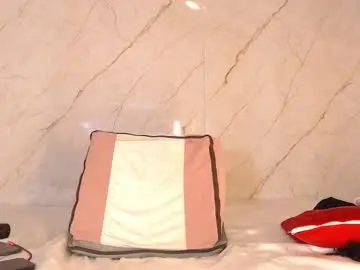 Lucianaamorena  live sex cam