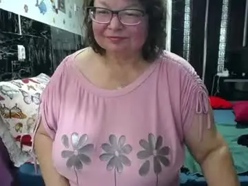 Sweetestmilf4you  live sex cam