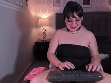 Roxanebrown  live sex cam