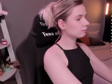 Imnotmia  live sex cam
