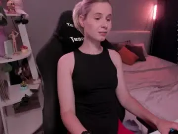 Imnotmia  live sex cam