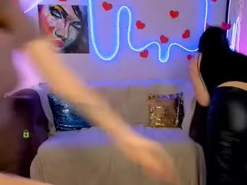 Kira_kisses_  live sex cam