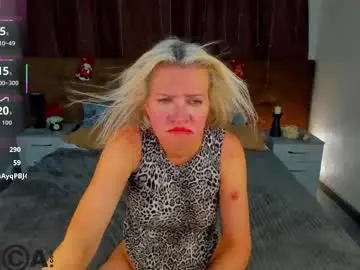 Luna_lew1s  live sex cam