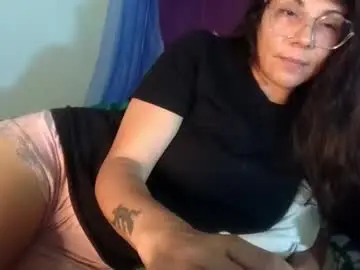 Lovely_maia  live sex cam