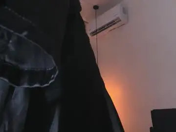 Lucy_milf_474  live sex cam