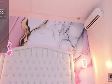 Lucy_milf_474  live sex cam