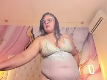Lucy_milf_474  live sex cam