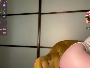 Peachllune  live sex cam