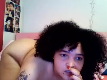 Bigbootybisexual  live sex cam