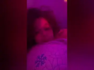Curvyplayday  live sex cam