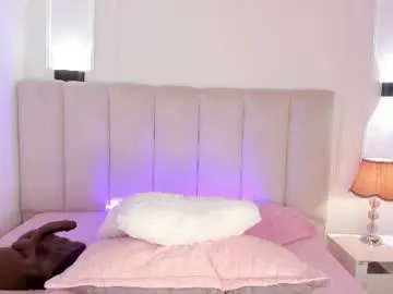 Kylierouses  live sex cam
