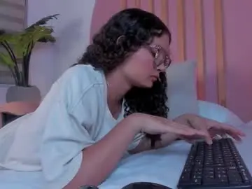 Seraphine_lark  live sex cam