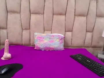Clovyzenvy  live sex cam