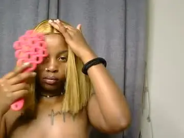 Pretty_lucious  live sex cam