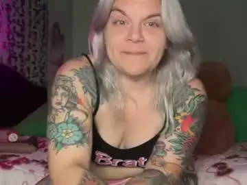 Cherryb0mbb0mb  live sex cam