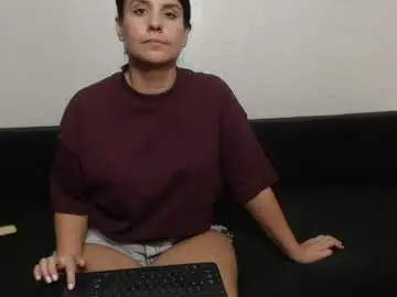 Larataylorrr  live sex cam
