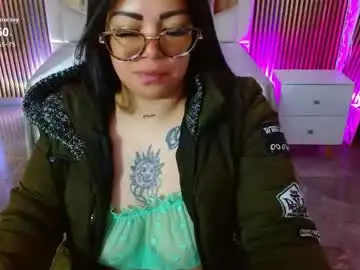 Martina_tay  live sex cam