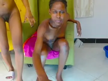 Peachcharm  live sex cam