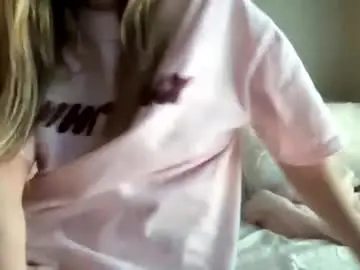 Prettymeowgirly  live sex cam