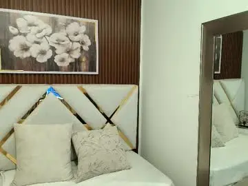 Emelie_ch_  live sex cam