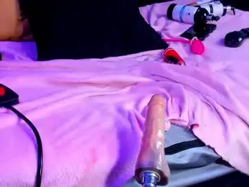 Vanelin18  live sex cam