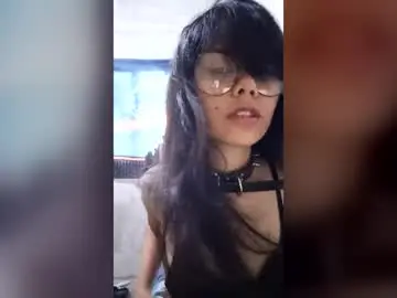 Coralinebane  live sex cam