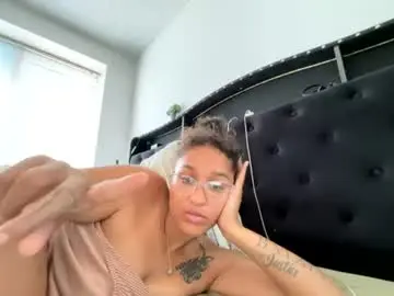 Yanellyy  live sex cam