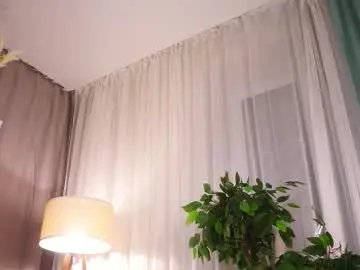 Cheekie_breekie  live sex cam