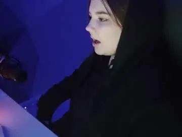 Sweetyyfox  live sex cam