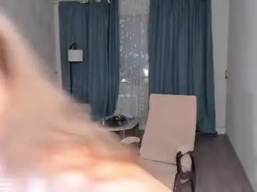 Honeybines  live sex cam
