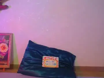 Lucindaschaible  live sex cam