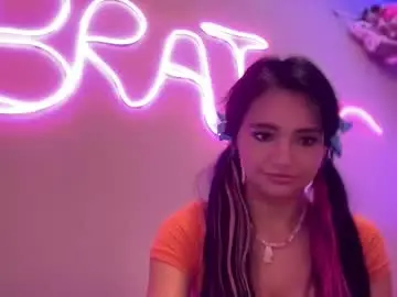 Miakayofficial  live sex cam