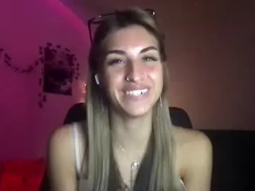 Monikaanis  live sex cam